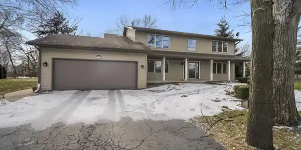 110 GRIFFIN Place SW