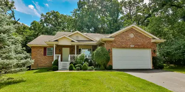 1915 CANDLEWICK Drive