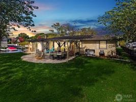25 Bay Lane