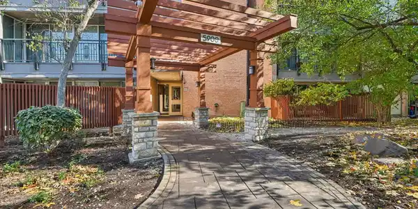 5900 Oakwood Drive