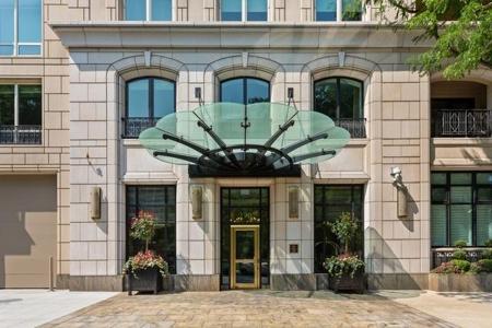 840 N LAKE SHORE Drive