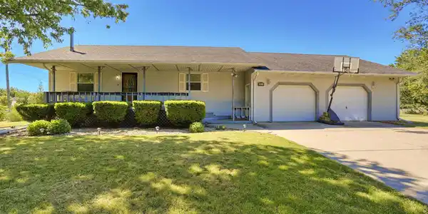 206A S Lake Of The Woods Road