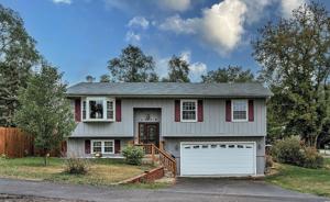 1018 Hooks Lane