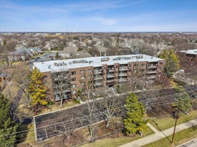 300 E Dundee Road