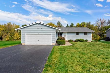 1084 HOLIDAY Drive