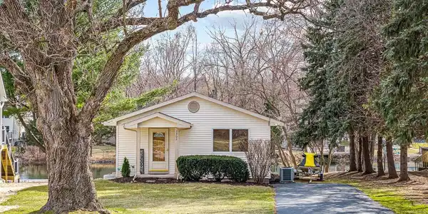 1302 Candlewick Drive NW
