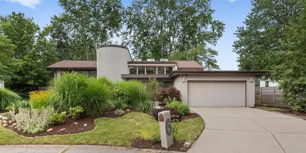 6 Willowbrook Court