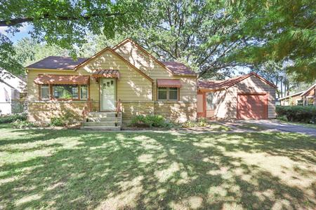 3819 Woodlawn Drive