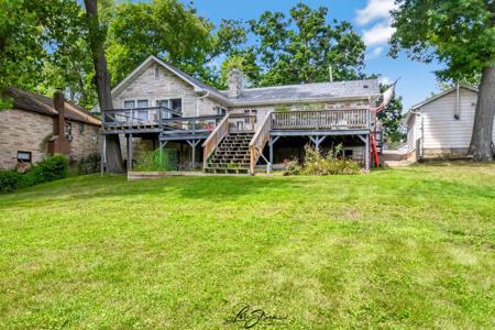 38871 N Lakeview Avenue