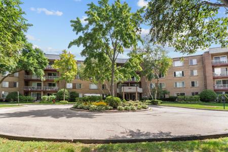 945 E Kenilworth Avenue