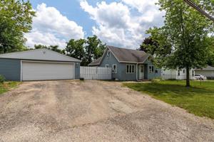 101 E Hawthorne Drive