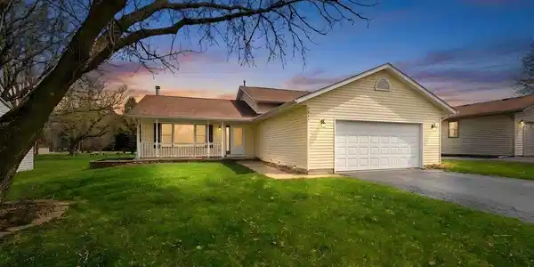 2211 Candlewick Drive SE