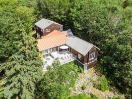 4 Merton Way