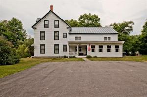 1121 Main ST