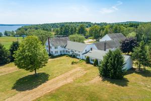 15 Bunker Hill Road