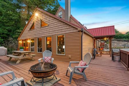 646 Lakeview Dr