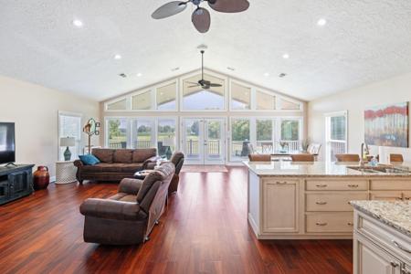 84 Fairway Villa Ln