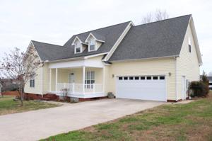 16 Waters Edge Dr