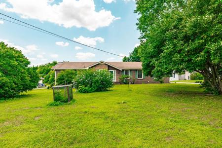 102 Lake Point Dr
