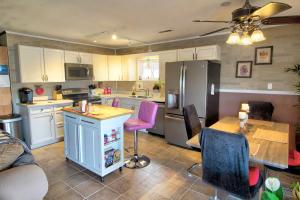 203 Lakeshore Dr