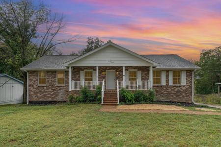 557 Castlegate Dr
