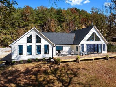 1116 Lakefront Dr