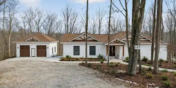 147 Dunrobin Ct
