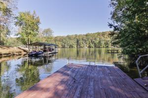 140 Shoreline Dr