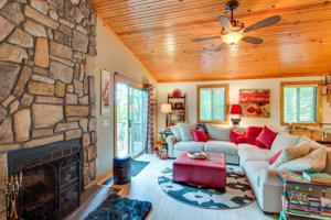 515 Lakeside Dr