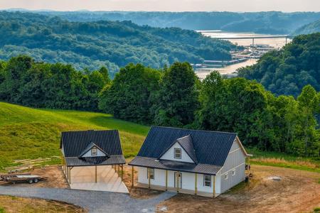 689 Amonett Cir