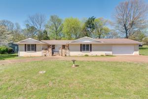 66 Lake Ln