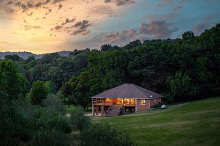 574 Hayes Ridge Rd