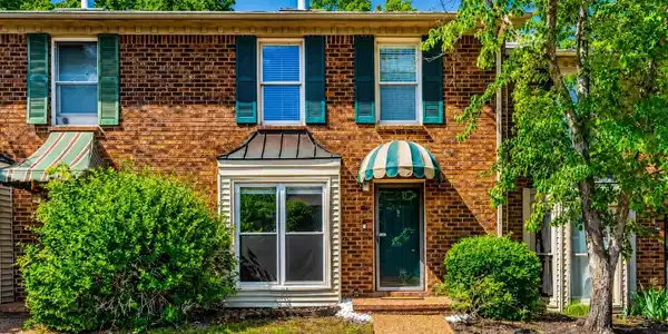 523 Williamsburg Dr