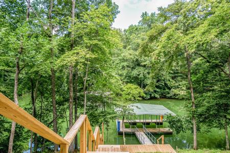 409 Dry Creek Ln