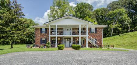 157 Lakeshore Rd