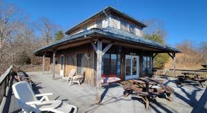 23 Highwater Ln