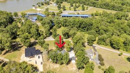 621 Bradley Ln