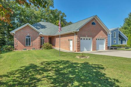 901 Wildwood Trce