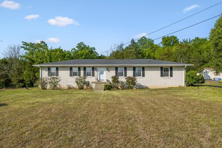 212 Dixon Springs Hwy