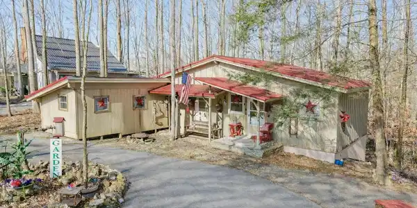 605 Holiday Haven Dr