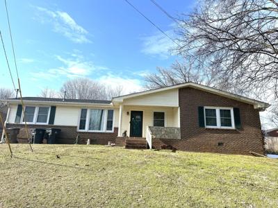 2821 Creekview Dr