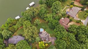 156 Lake Ln