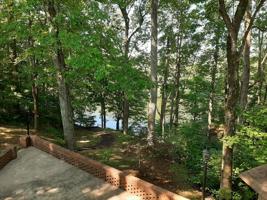 239 Lake Ct