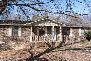 48 Lakeside Dr