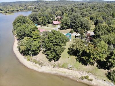 196 Lakeshore Cir