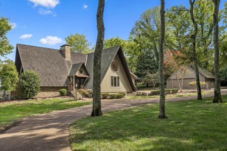 220 Waterview Dr