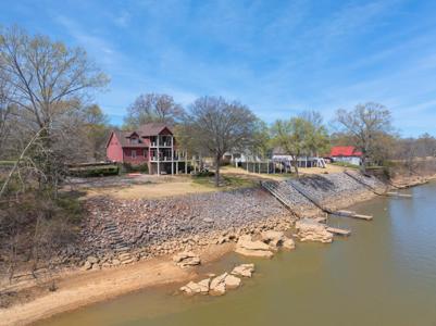 180 Shoreline Ln