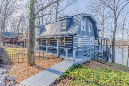 239 Whispering Hills Dr