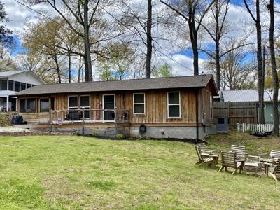 1330 Lakeview Dr