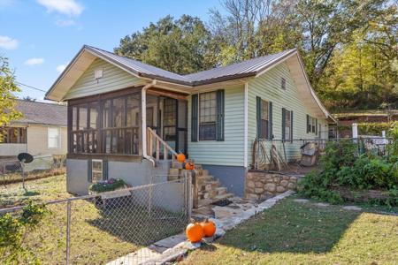 1007 W Elmwood Drive